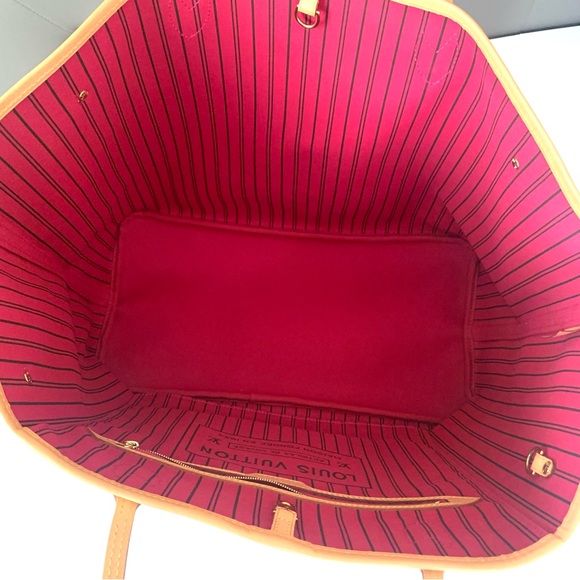 Louis Vuitton Neverfull GM in Monogram Canvas - Picture 9 of 14